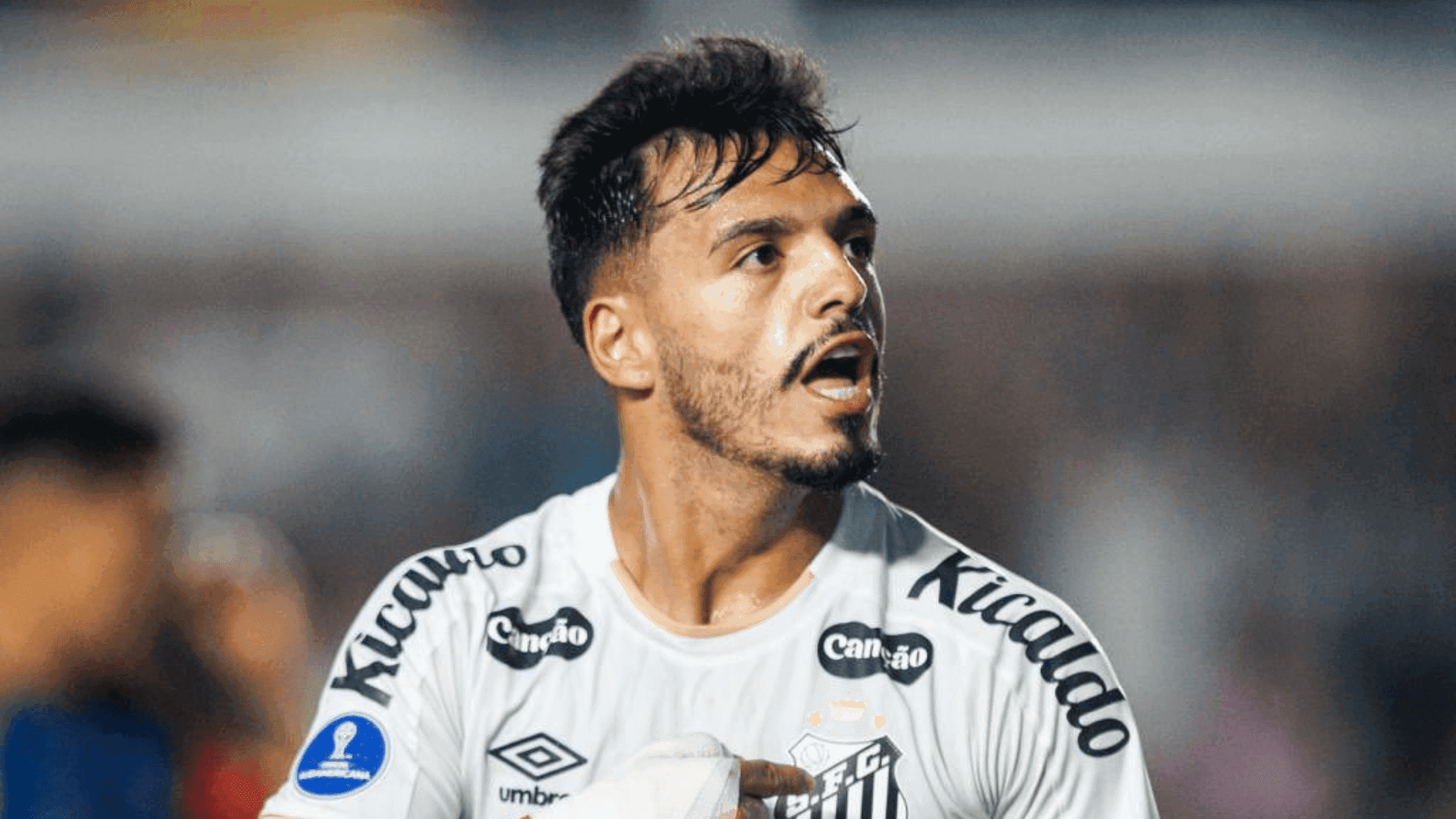 Gabriel Menino, lateral-direito do Santos, foi um dos destaques nos playoffs da Sul-Americana